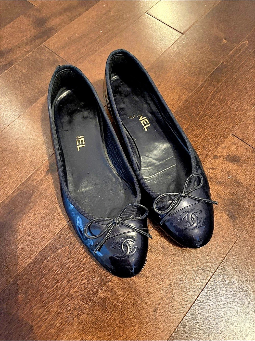 Chanel CC Bow Patent Leather Ballet Flats in Dark Navy